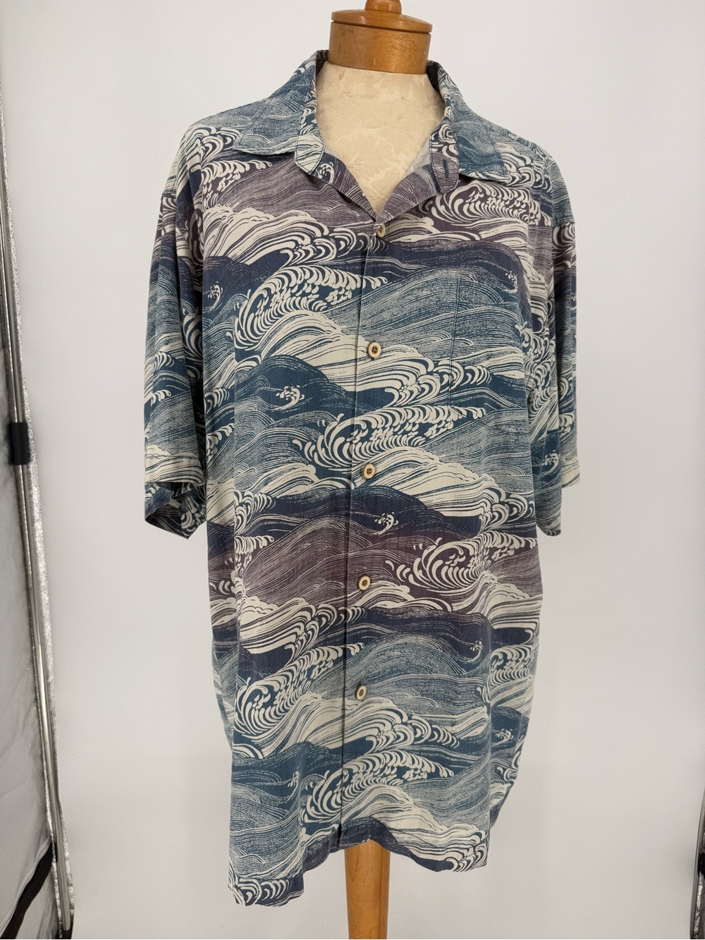 Tommy Bahama Silk Casual Short Sleeve Button-Up Shirt with Wave Print sz XL